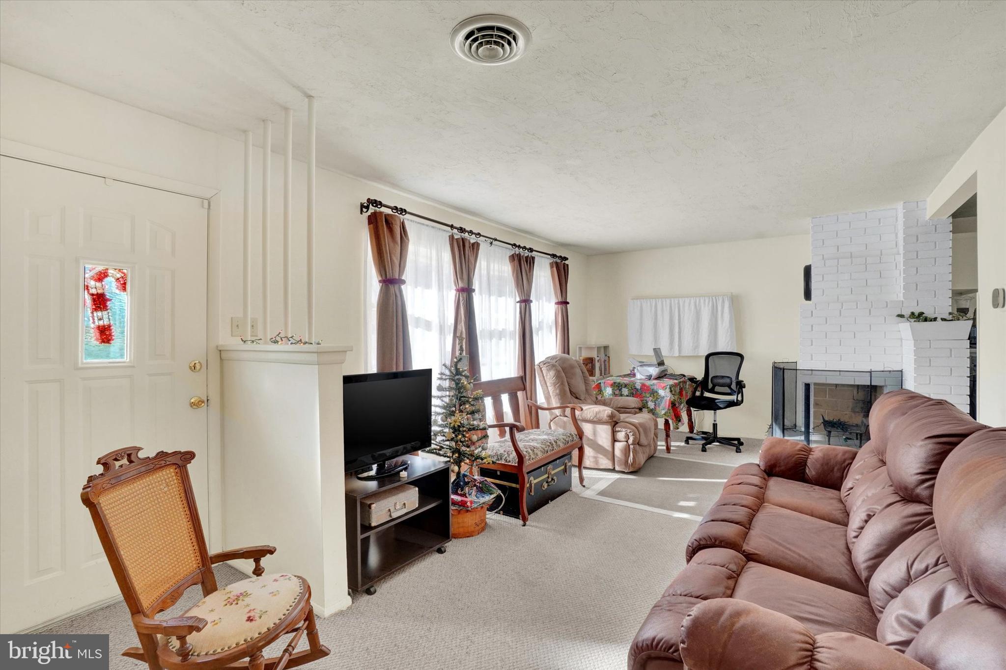 827 Fireside Road York, PA 17404 - Photo 2 of 21