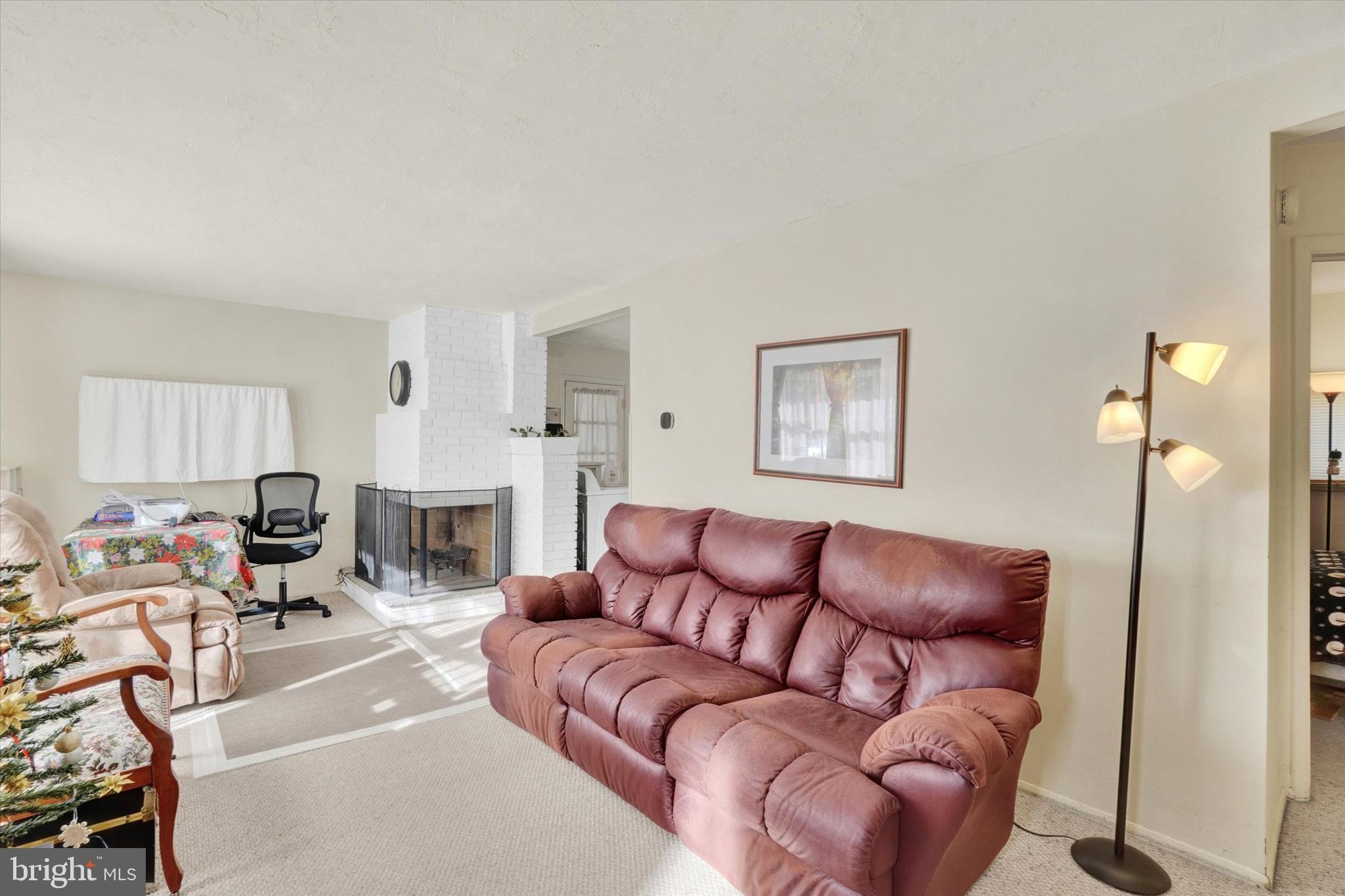 827 Fireside Road York, PA 17404 - Photo 3 of 21