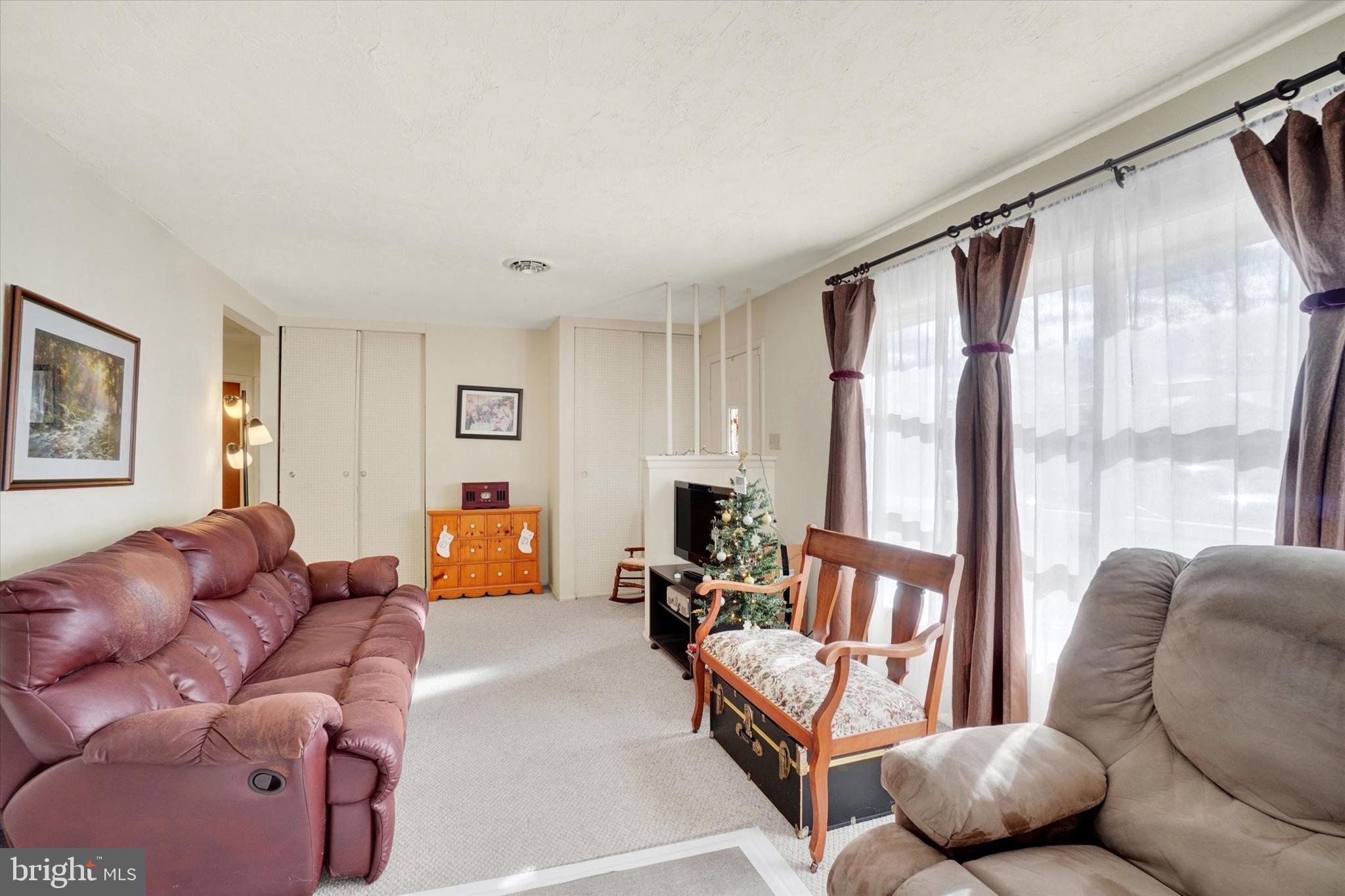 827 Fireside Road York, PA 17404 - Photo 4 of 21