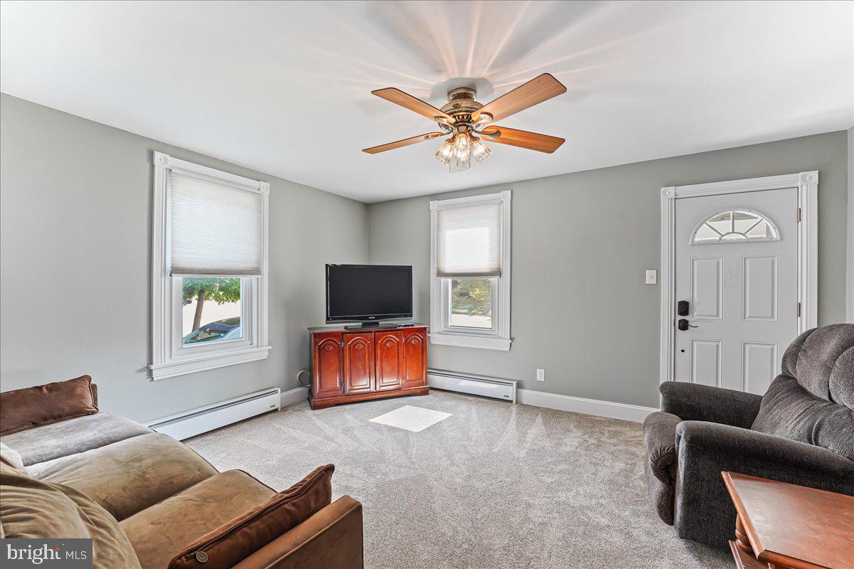 48 South Sproul Road Broomall, PA 19008 - Photo 4 of 26 Living room