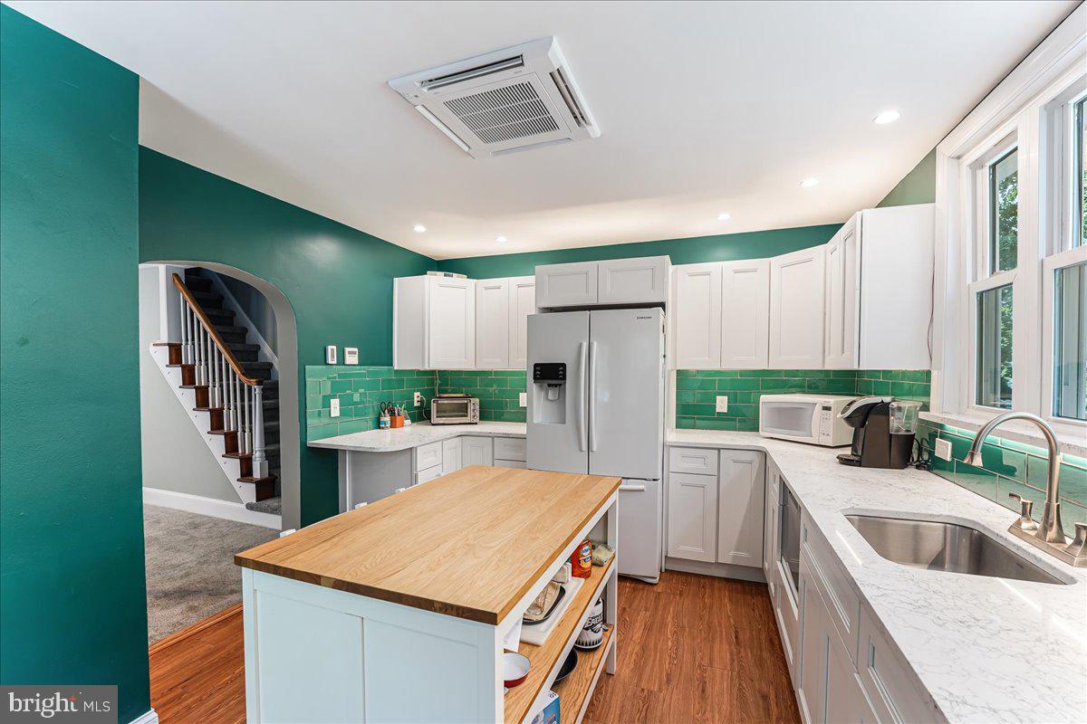 48 South Sproul Road Broomall, PA 19008 - Photo 9 of 26 Kitchen Island