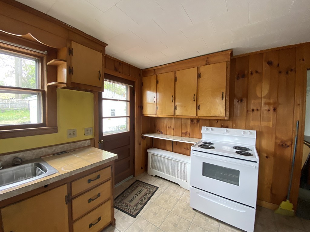 27 Prospect Street Ware, MA 01082 - Photo 7 of 30 Gallery Image 7