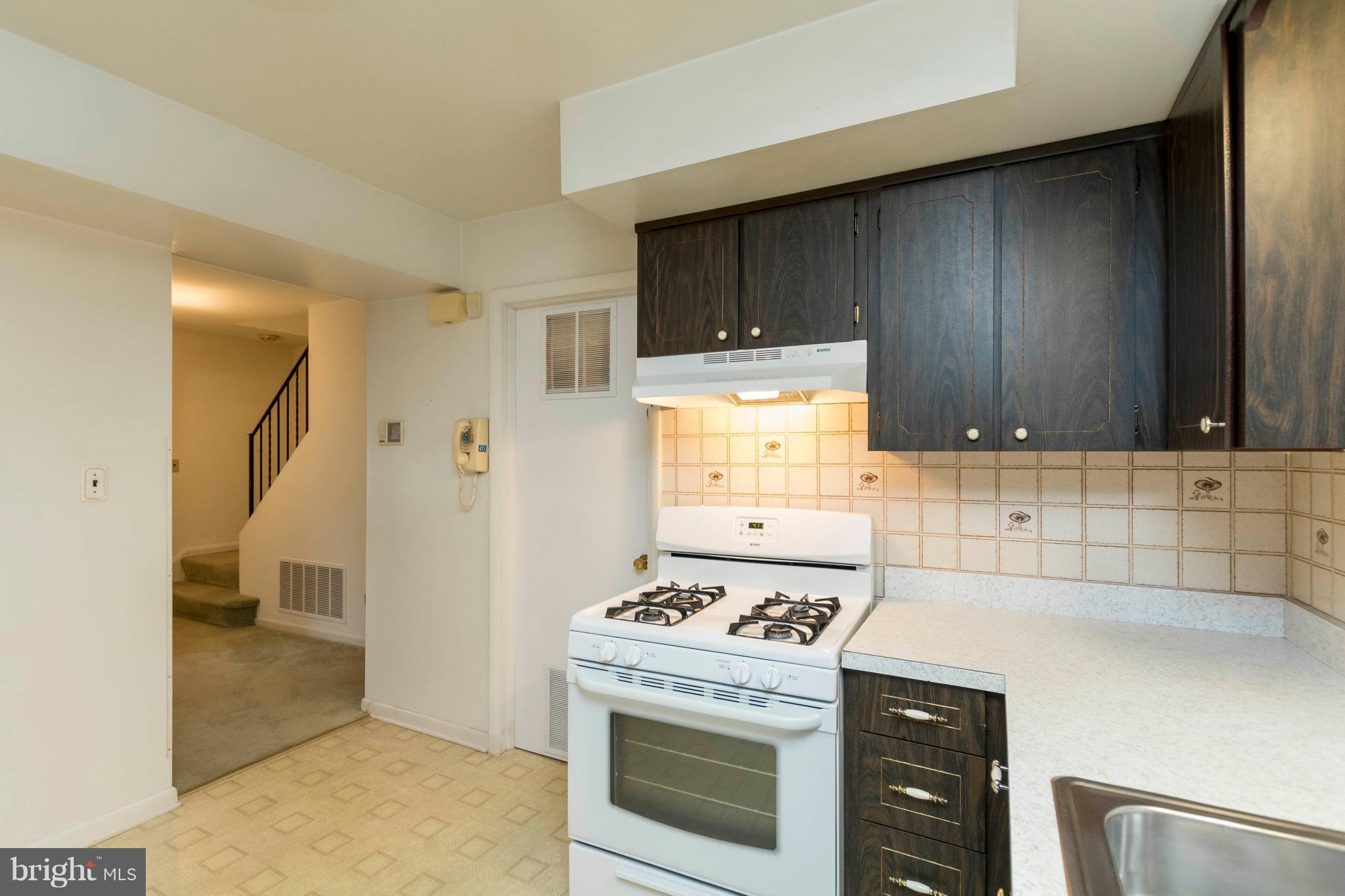 6804 Queens Ferry Road Baltimore, MD 21239 - Photo 12 of 30 Kitchen