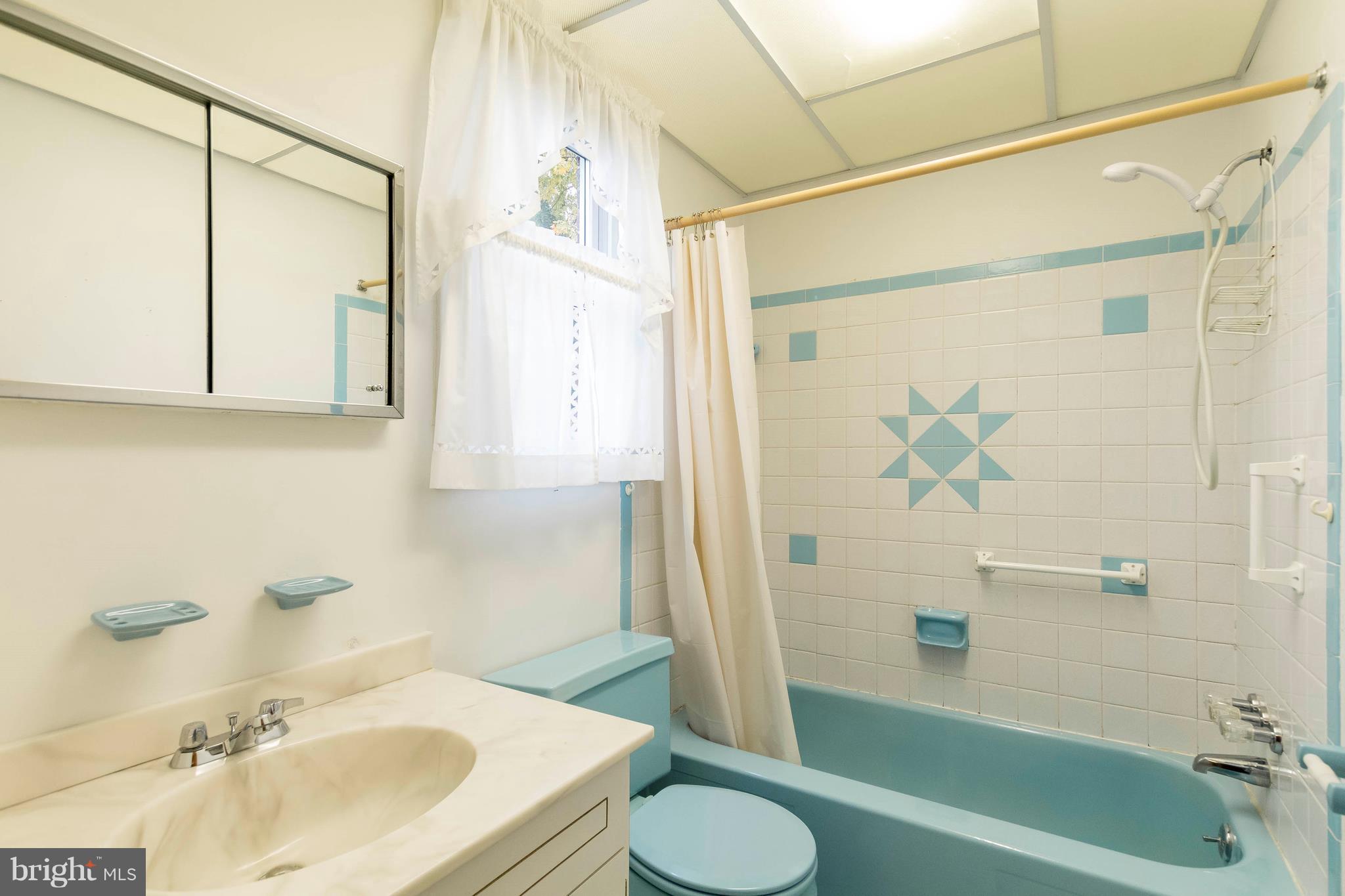 6804 Queens Ferry Road Baltimore, MD 21239 - Photo 15 of 30 Full bath in hall