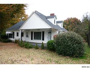 a view of a house with backyard and garden