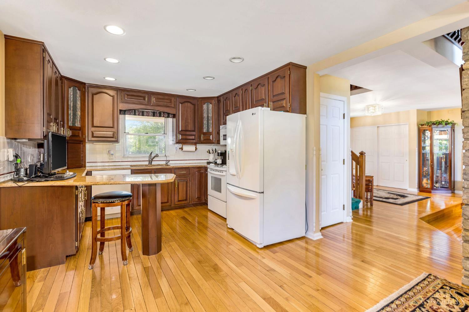 4885 Beechwood Road Cincinnati, OH 45244 - Photo 26 of 51