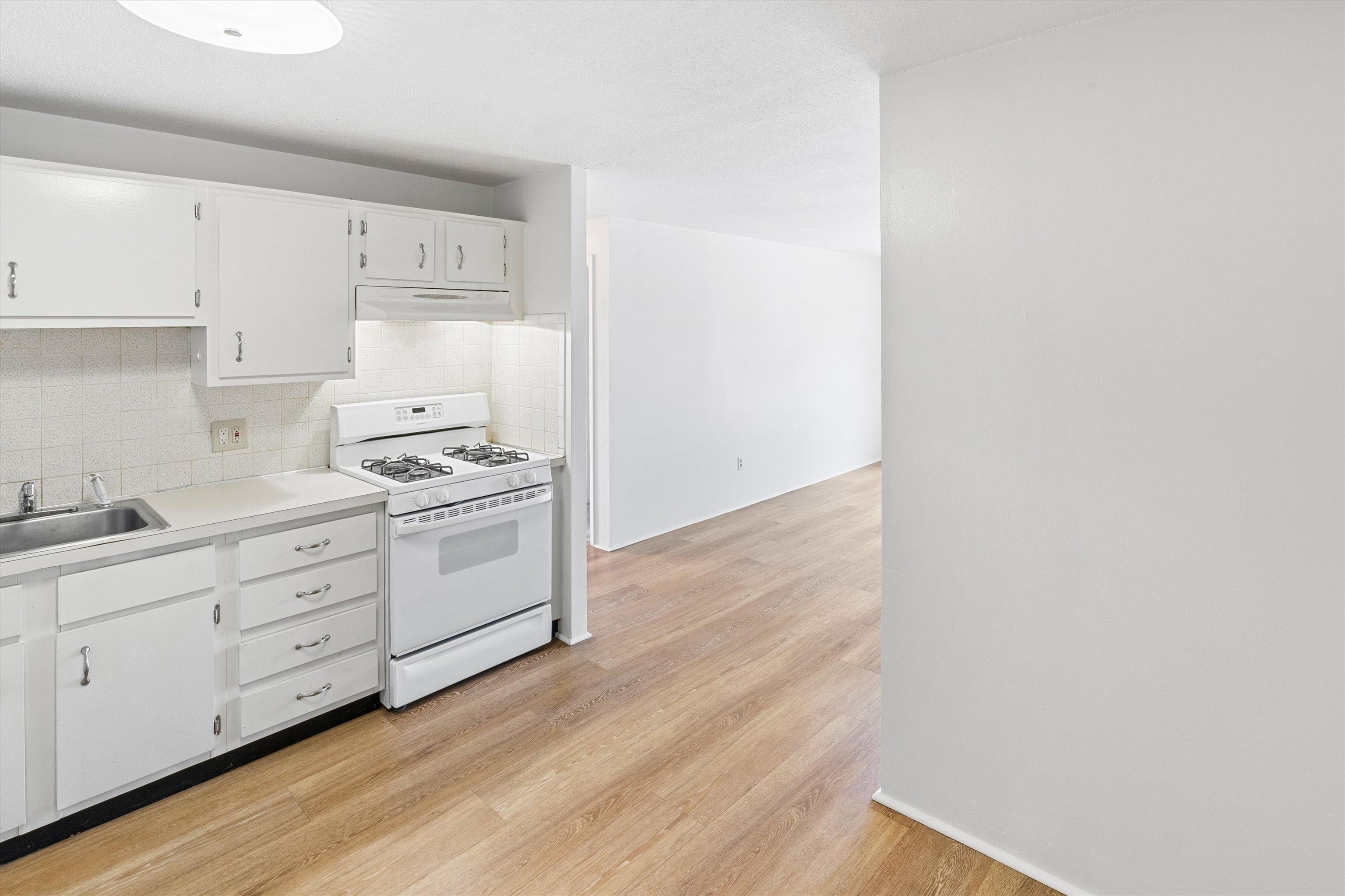 130 Mammoth Road, Unit 429 Hooksett, NH 03106 - Photo 15 of 25