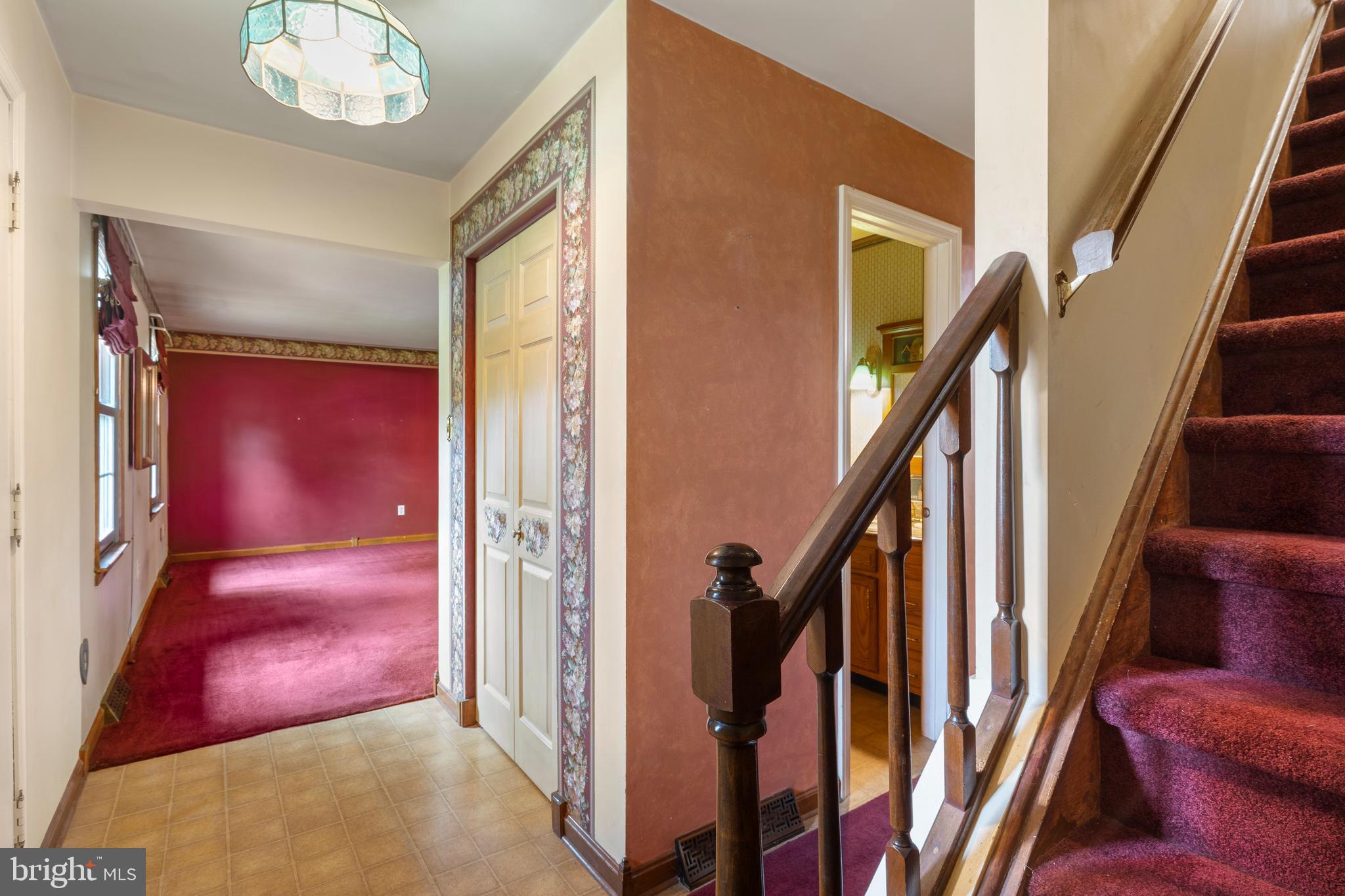 1145 Whitner Road Reading, PA 19605 - Photo 5 of 46 Foyer