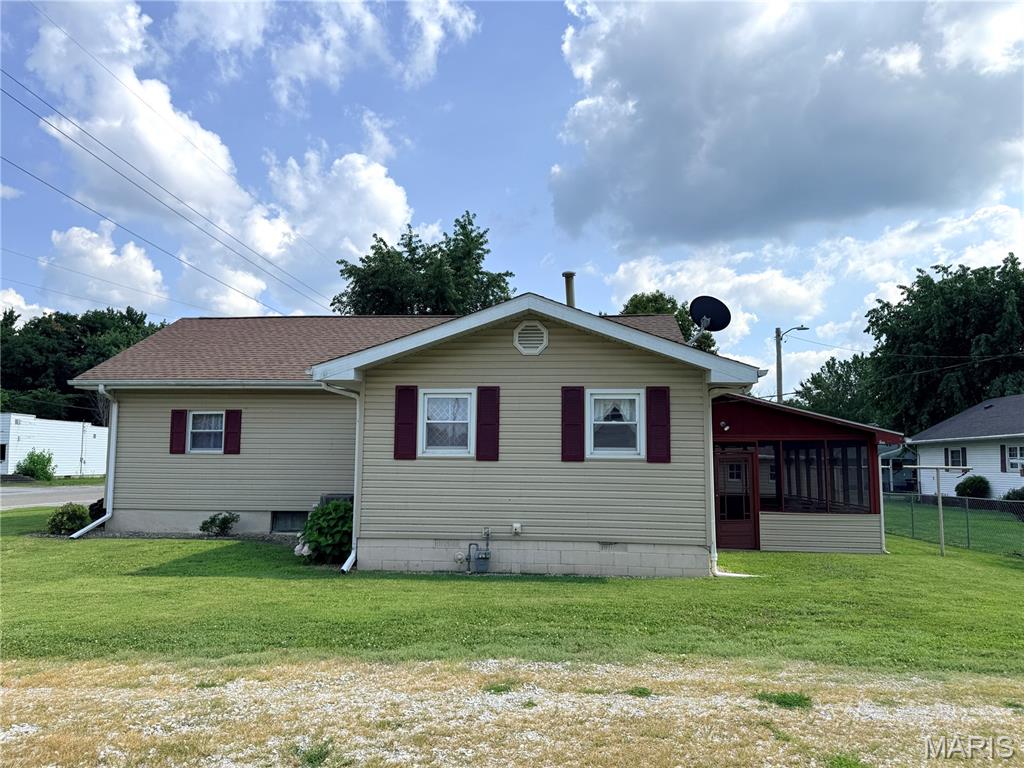 908 Staunton Road Gillespie, IL 62033 - Photo 4 of 35