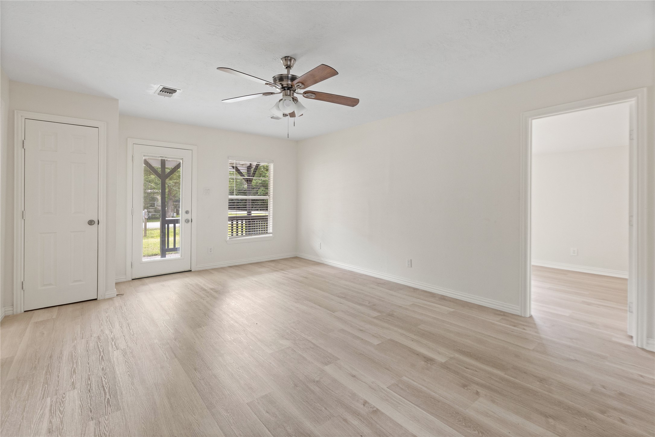 4103 Fuqua Street Bacliff, TX 77518 - Photo 20 of 33 Living Room
