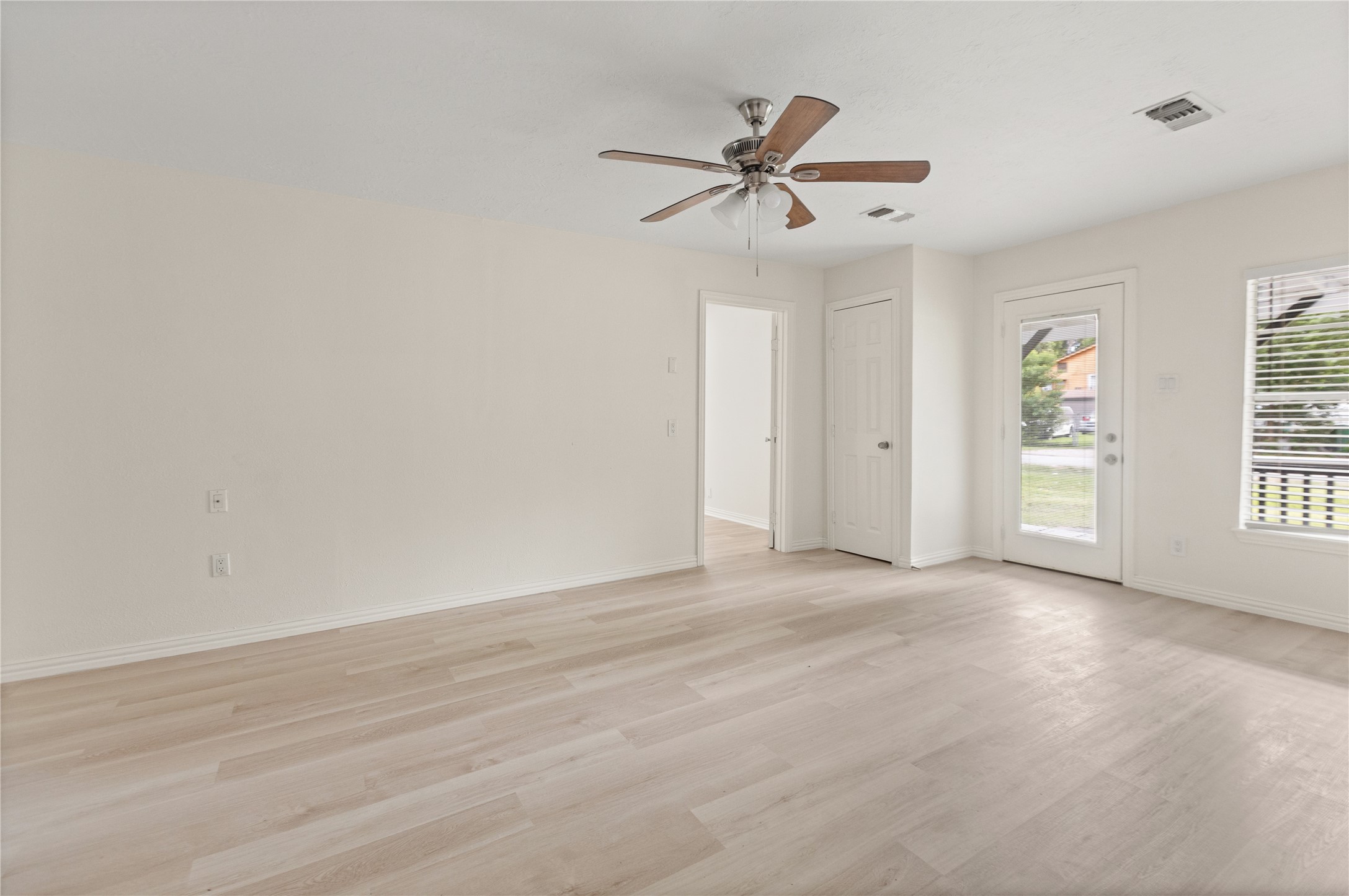 4103 Fuqua Street Bacliff, TX 77518 - Photo 22 of 33 Living Room