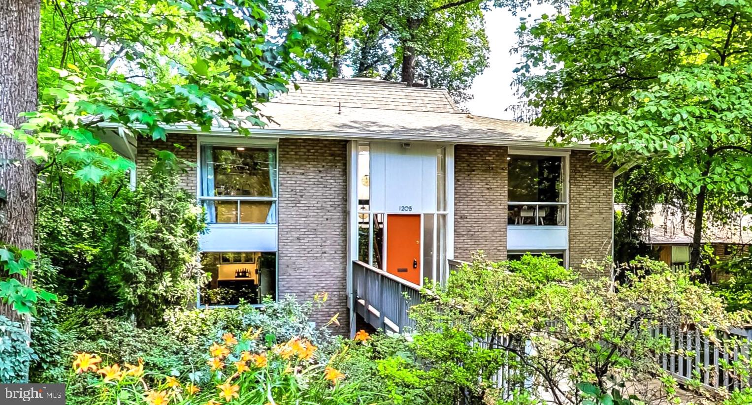 1205 Dale Drive Silver Spring, MD 20910 - Photo 37 of 46 Hard to believe you're in the middle of town!