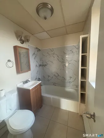 $2,000 | 1804 Barnum Avenue, Unit 5, Bridgeport, CT 06610