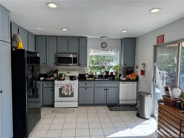 $809,000 | 6217 Anastasia Avenue, Simi Valley, CA 93063