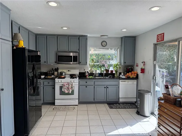 $809,000 | 6217 Anastasia Avenue, Simi Valley, CA 93063