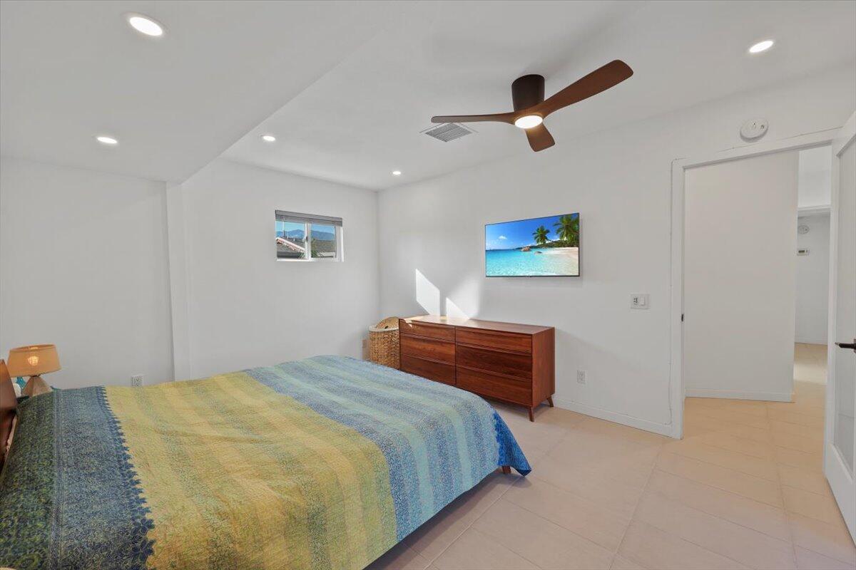 3991 Calle San Raphael Palm Springs, CA 92264 - Photo 25 of 45 a bedroom with a bed and a ceiling fan