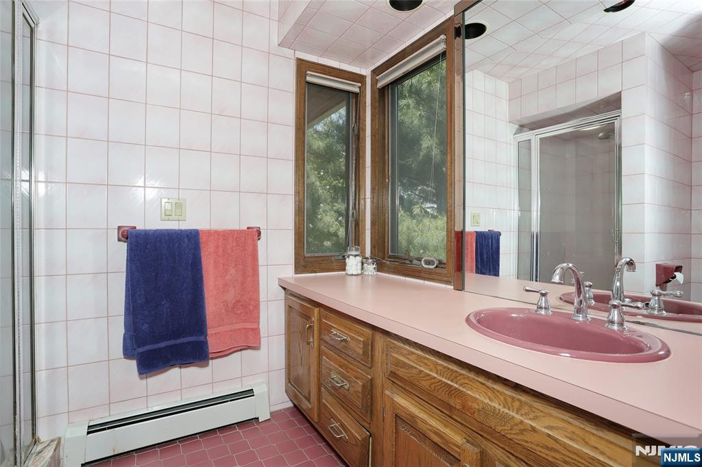 245 Highland Avenue Wood-Ridge, NJ 07075 - Photo 16 of 37