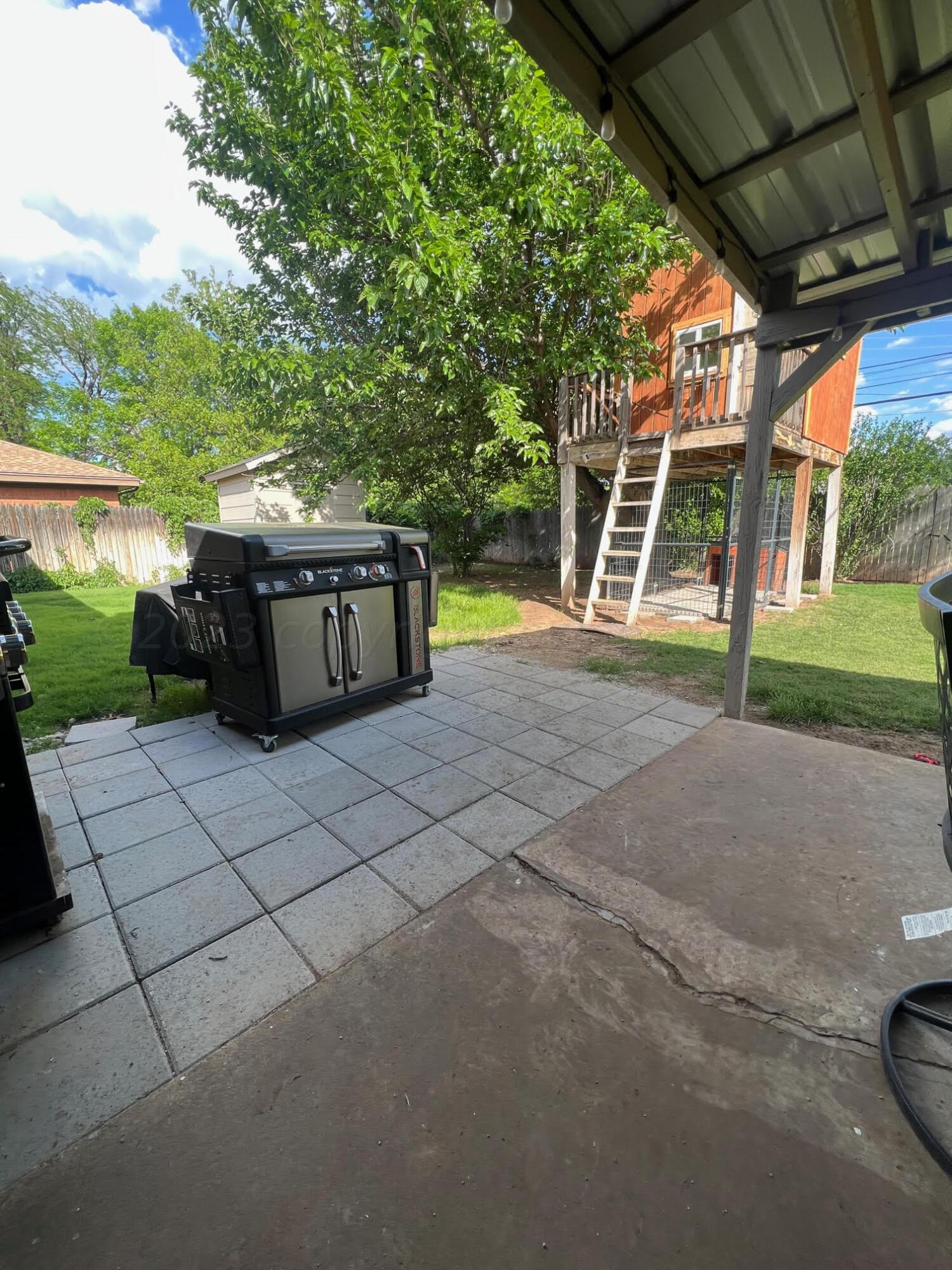 6213 Dreyfuss Road Amarillo, TX 79106 - Photo 27 of 27 a view of a chairs and table in the patio next to a yard