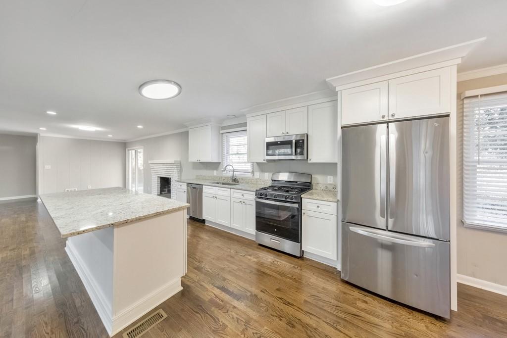 909 Rosedale Drive Marietta, GA 30066 - Photo 11 of 35