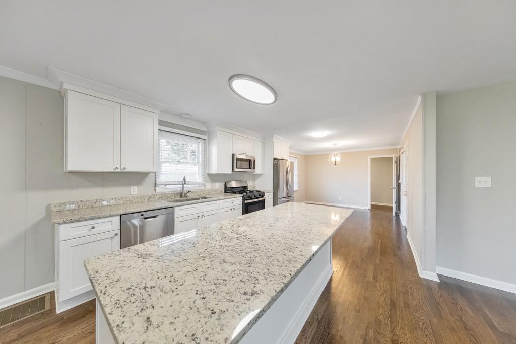 909 Rosedale Drive Marietta, GA 30066 - Photo 9 of 35