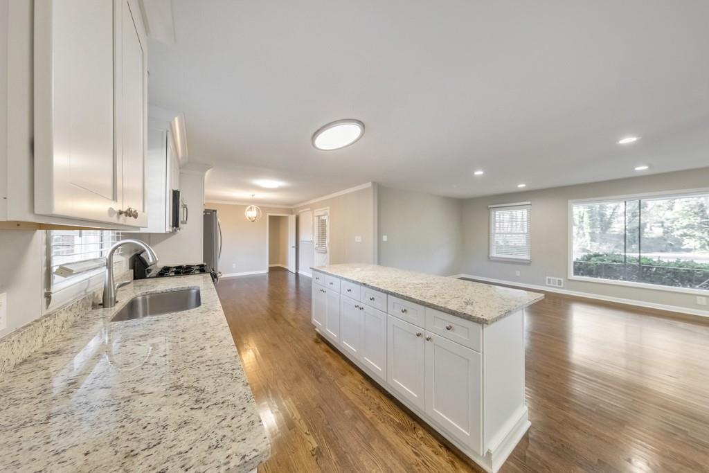 909 Rosedale Drive Marietta, GA 30066 - Photo 10 of 35