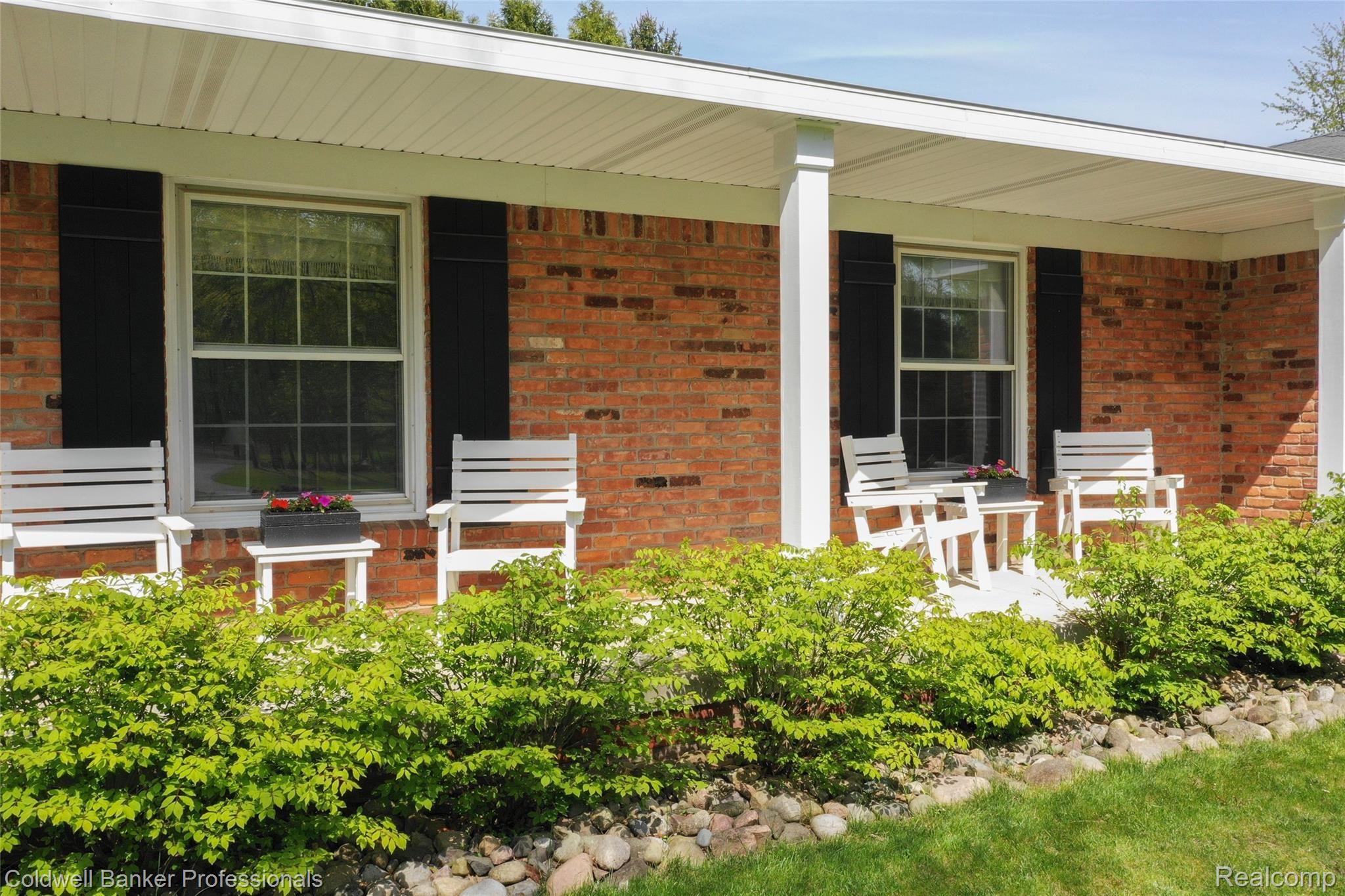 9940 Bridge Lake Road Clarkston, MI 48348 - Photo 4 of 51 4.jpg