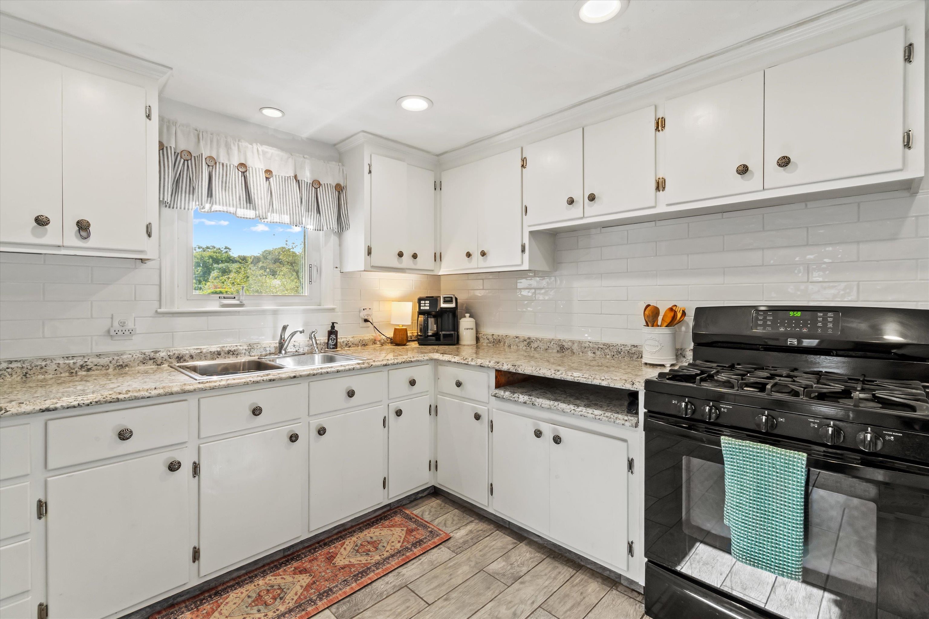 11 Marsh Avenue Salem, NH 03079 - Photo 13 of 49