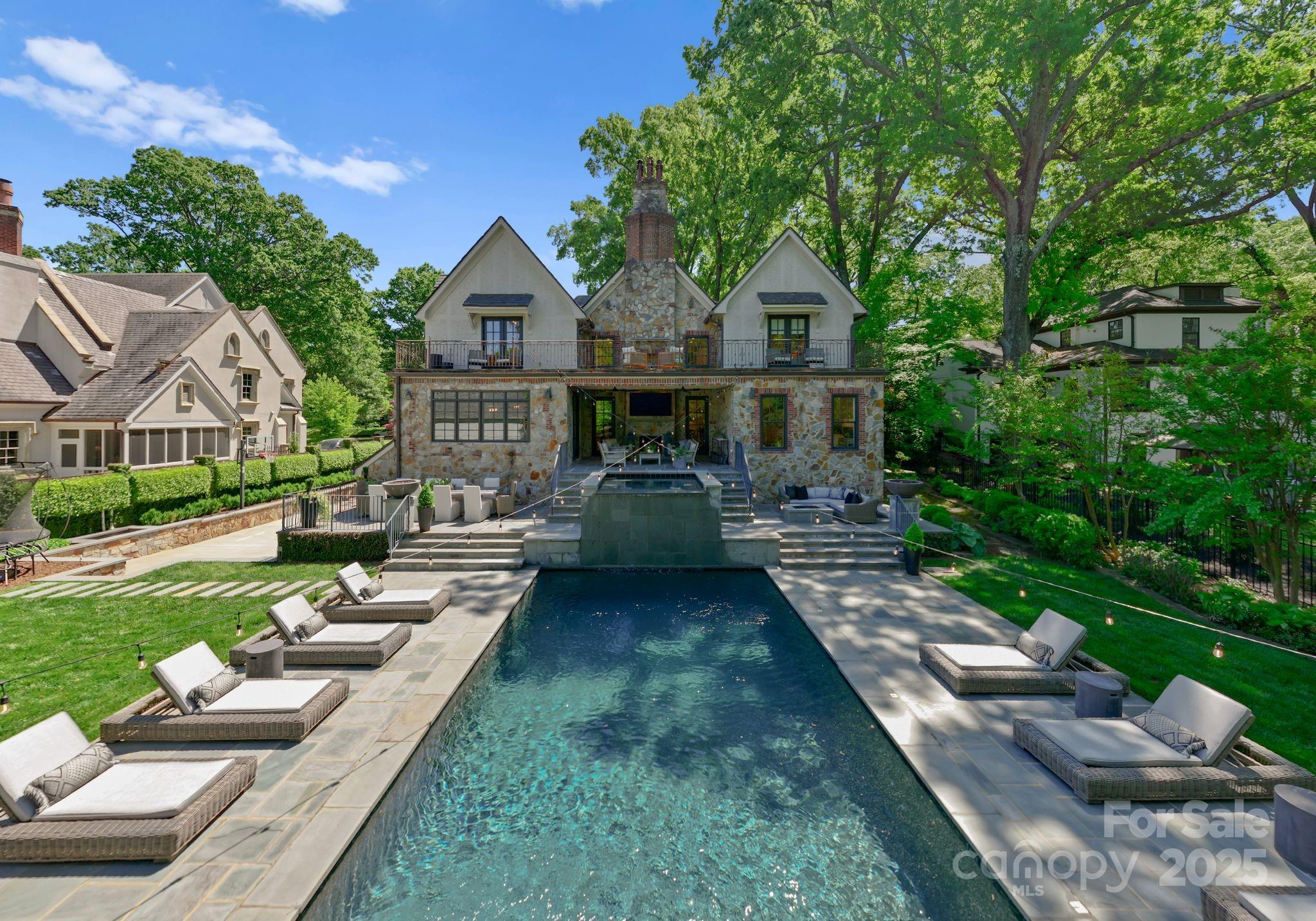 1550 Queens Road West Charlotte, NC 28207 - Photo 38 of 40 a front view of a house with garden