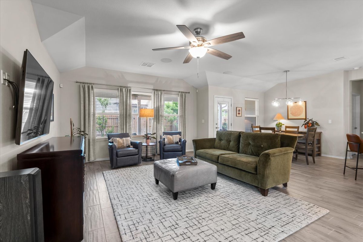 7321 Sentry Path Austin, TX 78744 - Photo 5 of 34