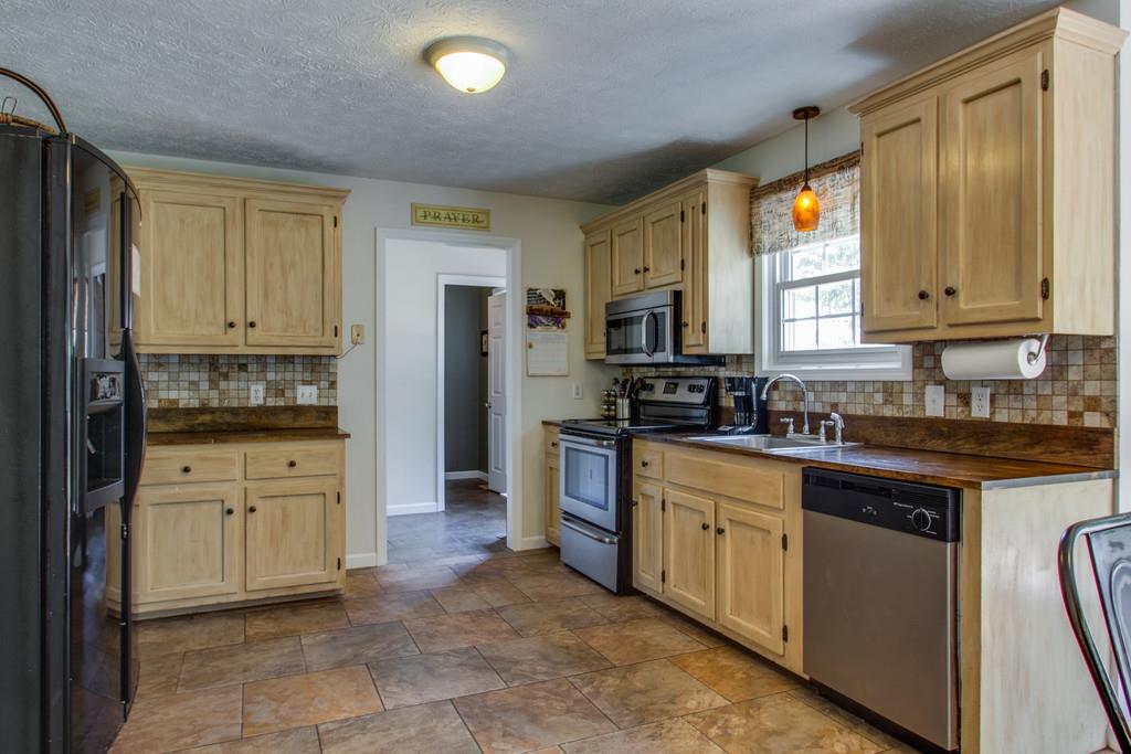 933 Thompson Road Pegram, TN 37143 - Photo 7 of 23 Gallery Image 7