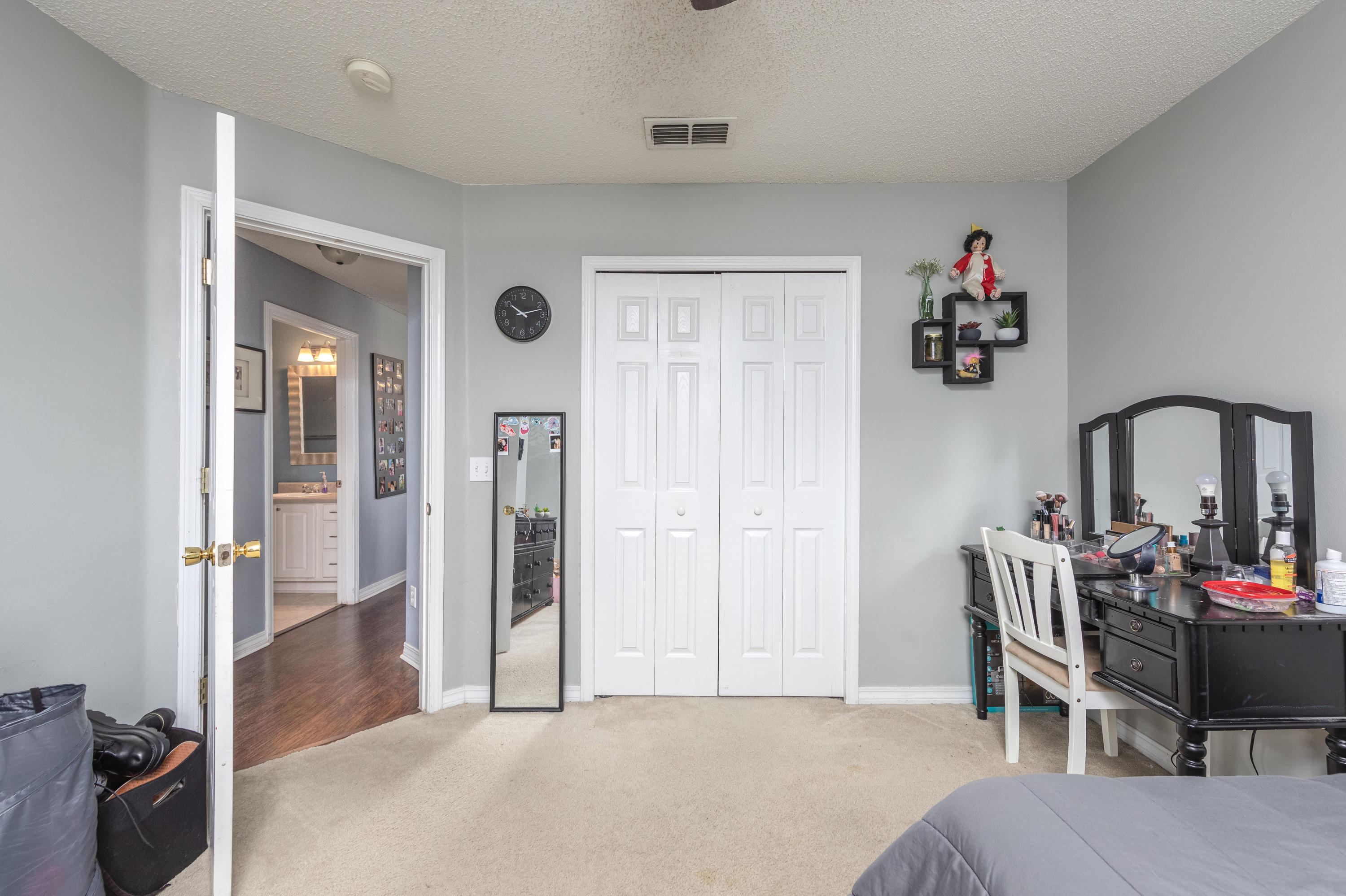 130 Sandstone Trail Crestview, FL 32539 - Photo 13 of 24 a living room with furniture and a window