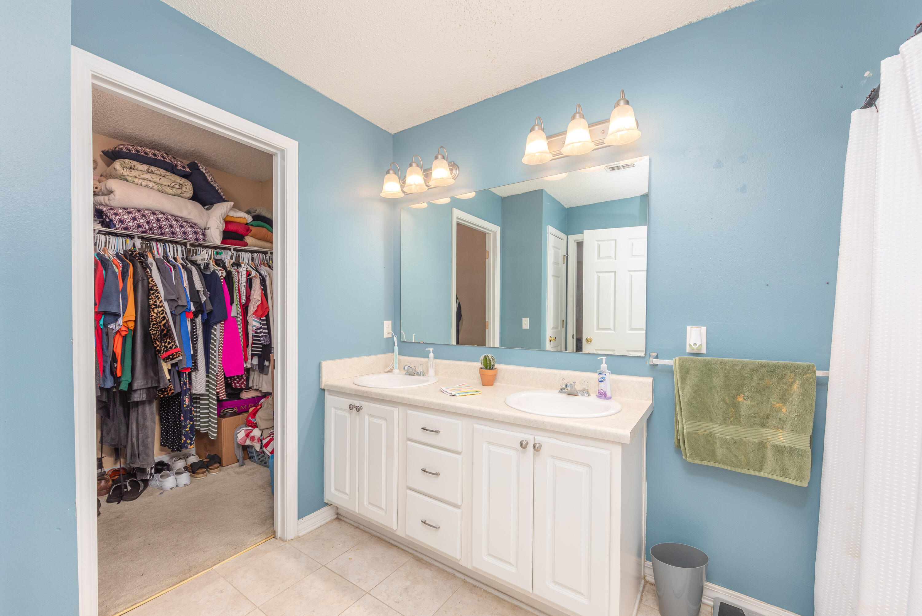 130 Sandstone Trail Crestview, FL 32539 - Photo 22 of 24 a bathroom with a sink vanity and a mirror