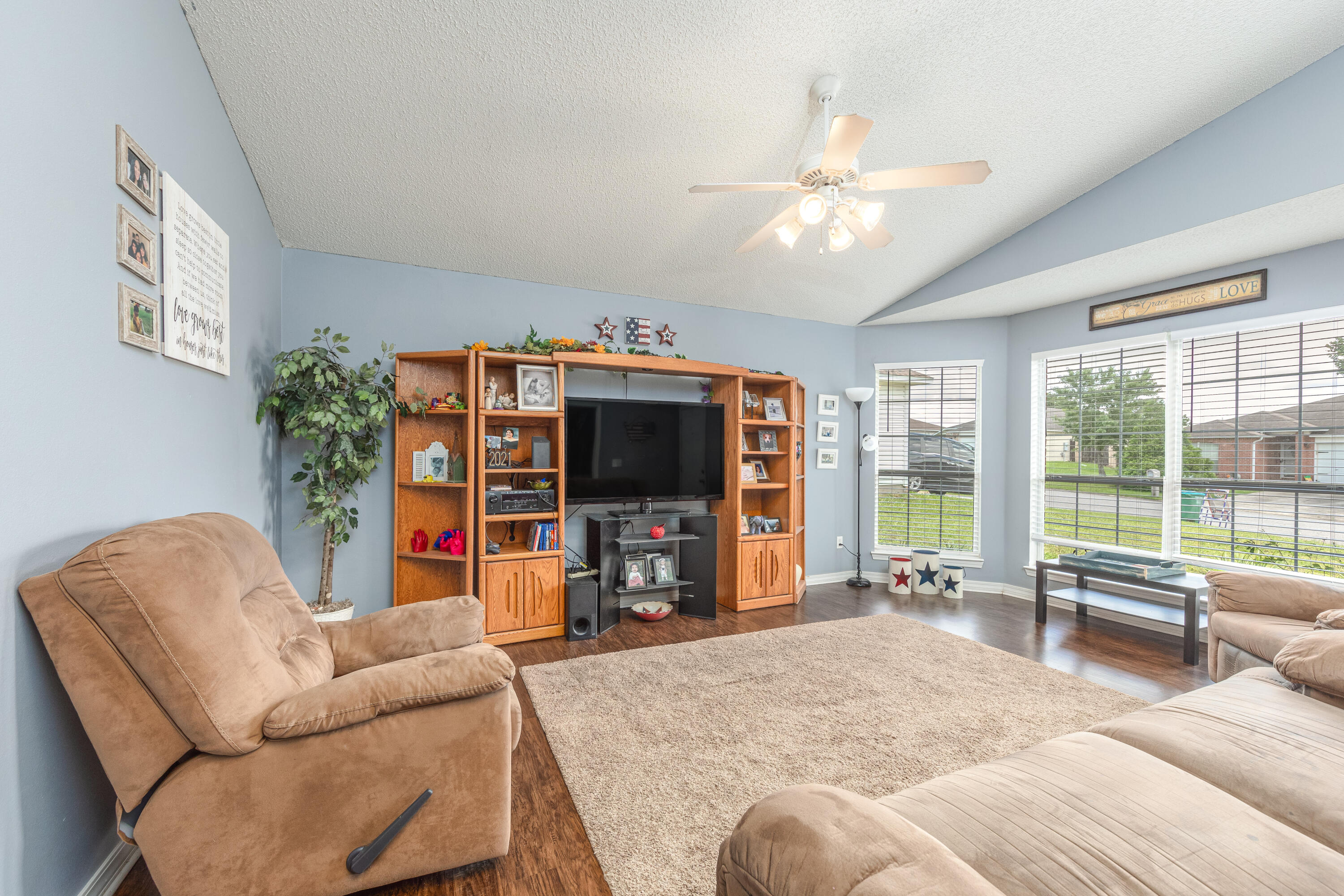 130 Sandstone Trail Crestview, FL 32539 - Photo 4 of 24 a living room with furniture and a flat screen tv