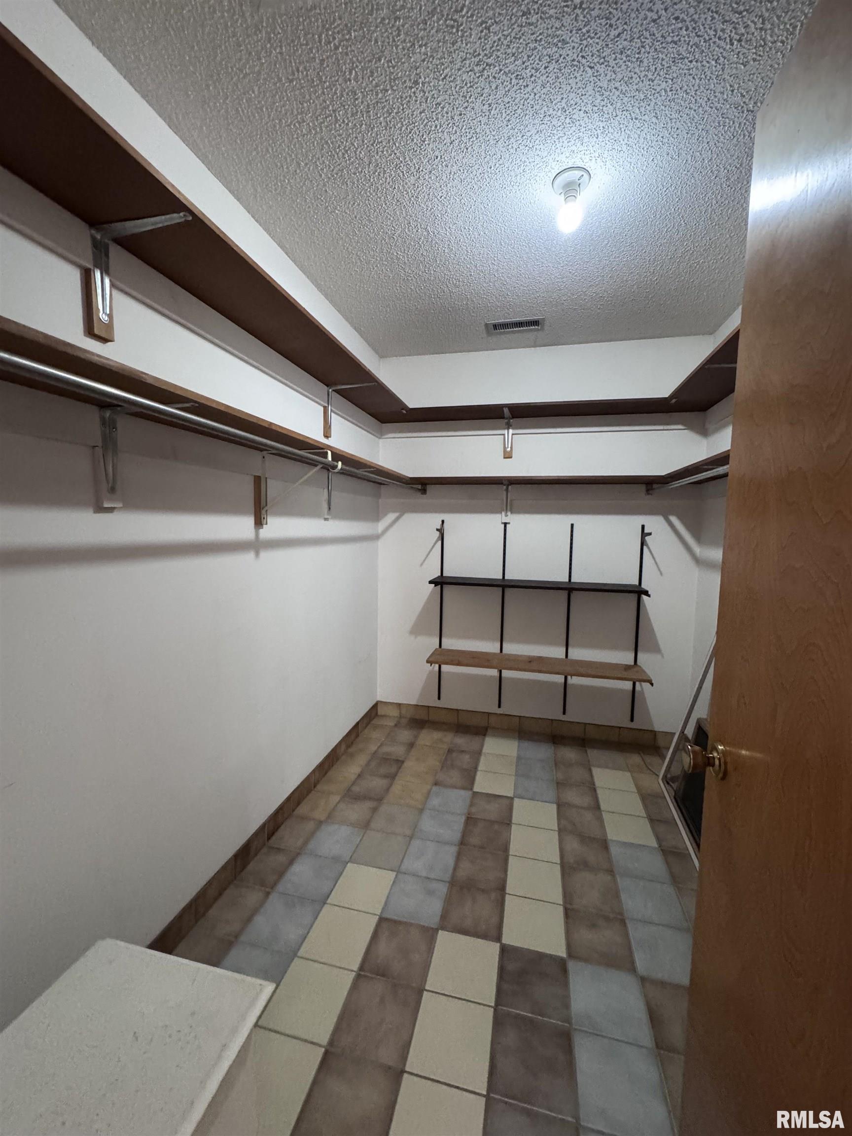 12740 North 1050th Road Macomb, IL 61455 - Photo 31 of 43 Gallery Image 31