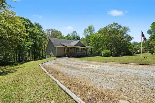 a view of a house with a yard