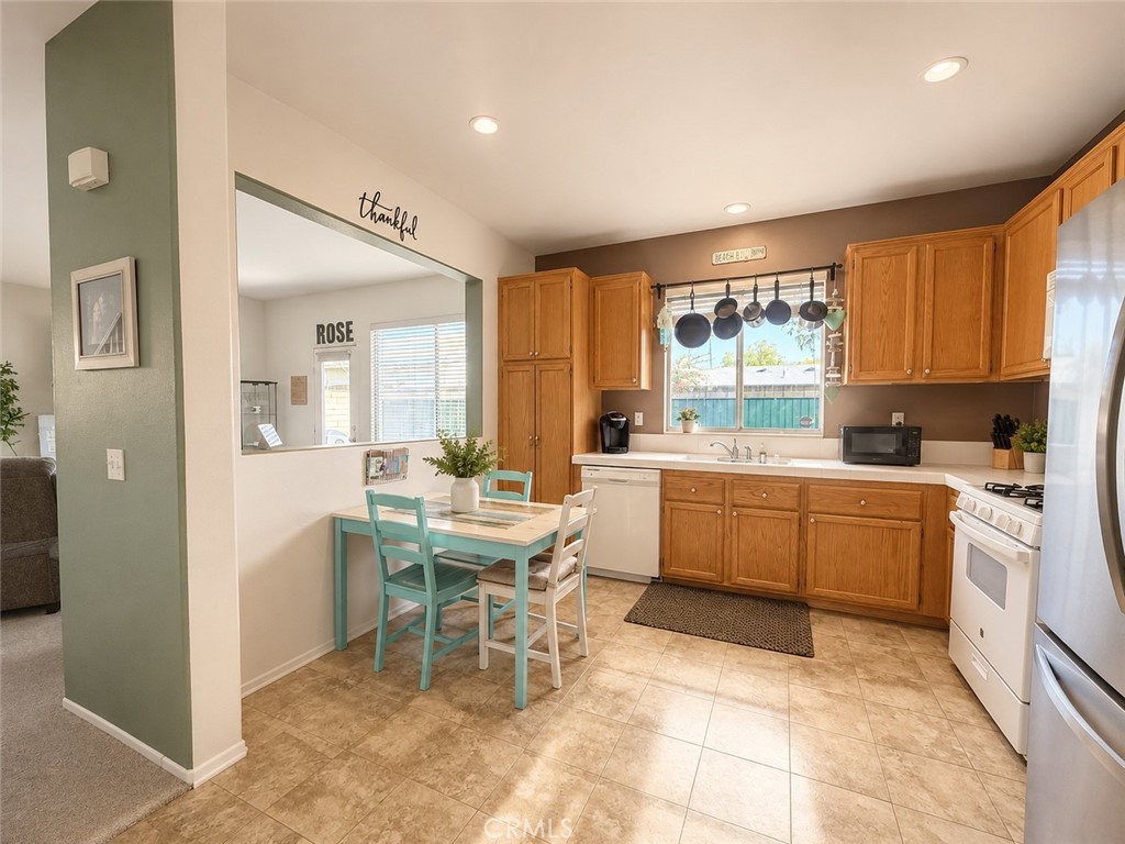 292 Edgemire Lane Simi Valley, CA 93065 - Photo 10 of 45