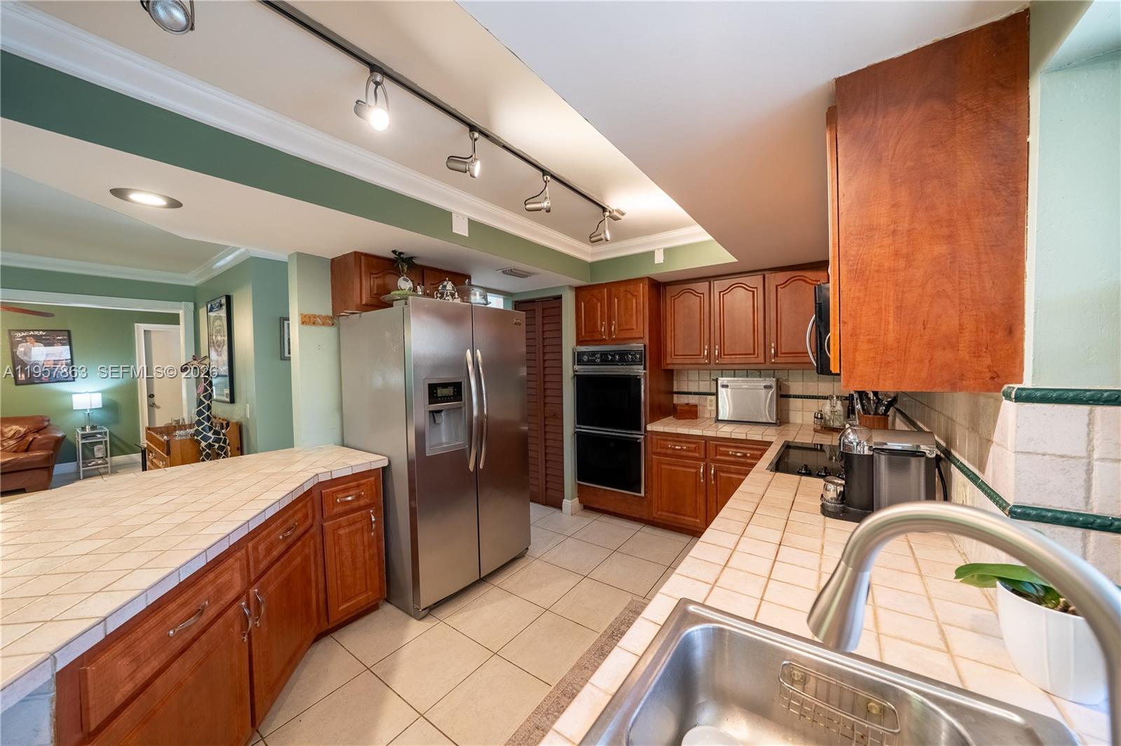 15552 Southwest 48th Street Miami, FL 33185 - Photo 9 of 26