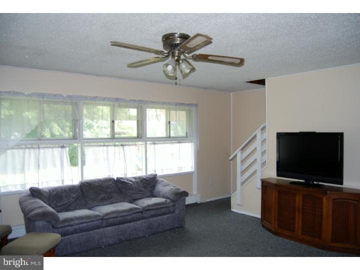22 Inland Road Levittown, PA 19057 - Photo 12 of 22 Living Room