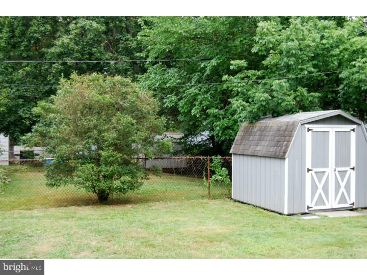 22 Inland Road Levittown, PA 19057 - Photo 3 of 22 Back Yard
