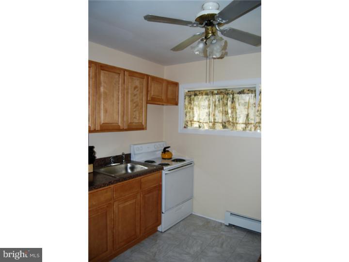 22 Inland Road Levittown, PA 19057 - Photo 7 of 22 Kitchen