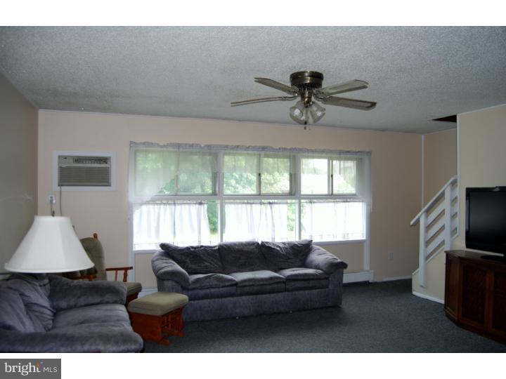 22 Inland Road Levittown, PA 19057 - Photo 10 of 22 Living Room
