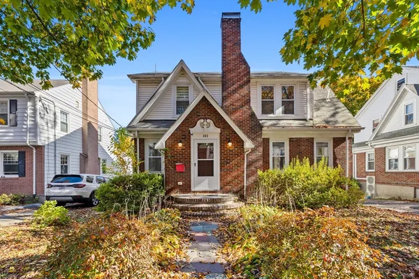 $1,990,000 | 303 Russett Road, Chestnut Hill, MA 02467