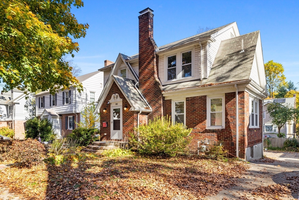 303 Russett Road Chestnut Hill, MA 02467 - Photo 2 of 36