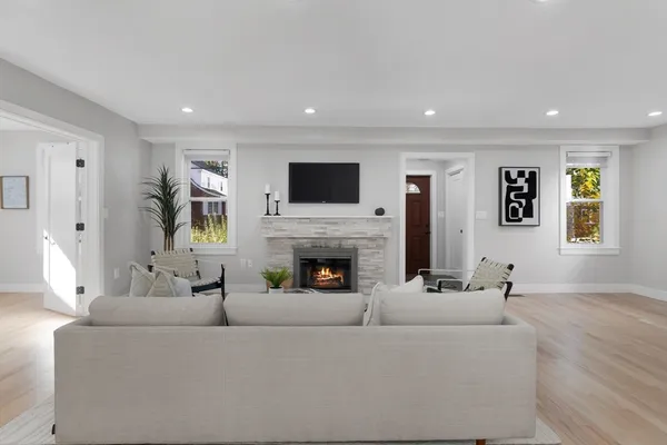 $1,990,000 | 303 Russett Road, Chestnut Hill, MA 02467