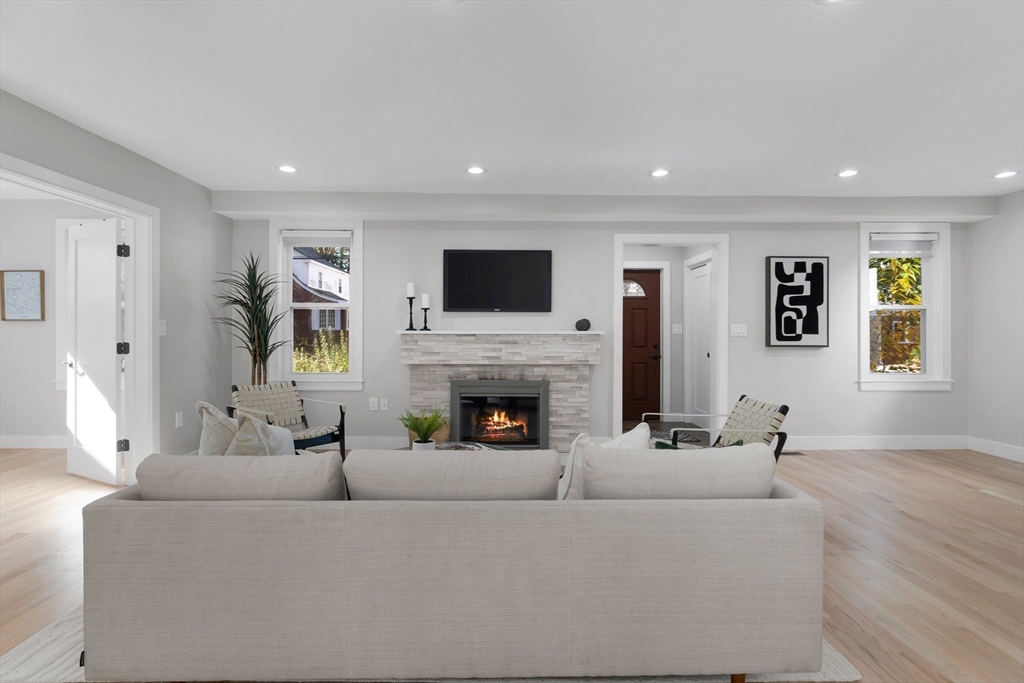 303 Russett Road Chestnut Hill, MA 02467 - Photo 6 of 36