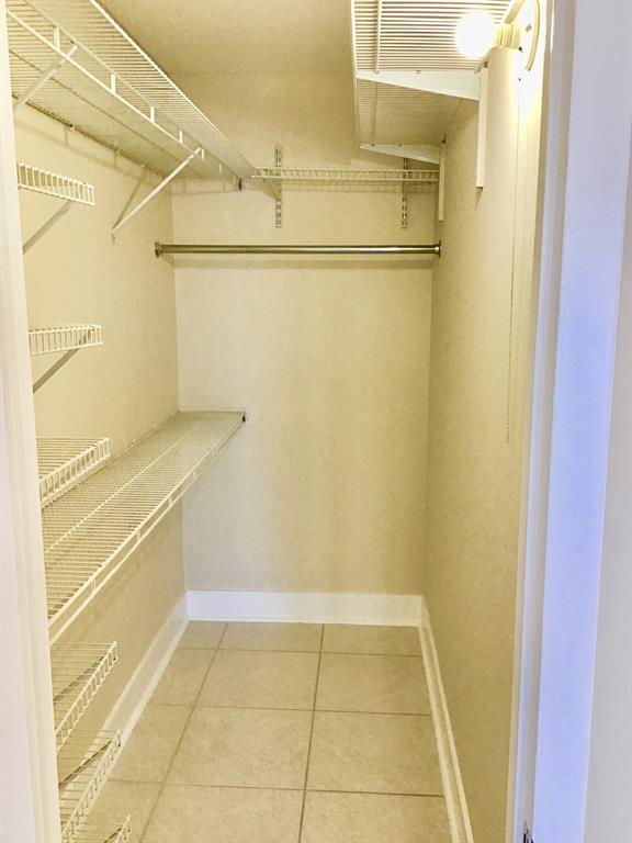 3032 Exeter, Unit 3032 Boca Raton, FL 33434 - Photo 20 of 32 a bathroom with a bathtub