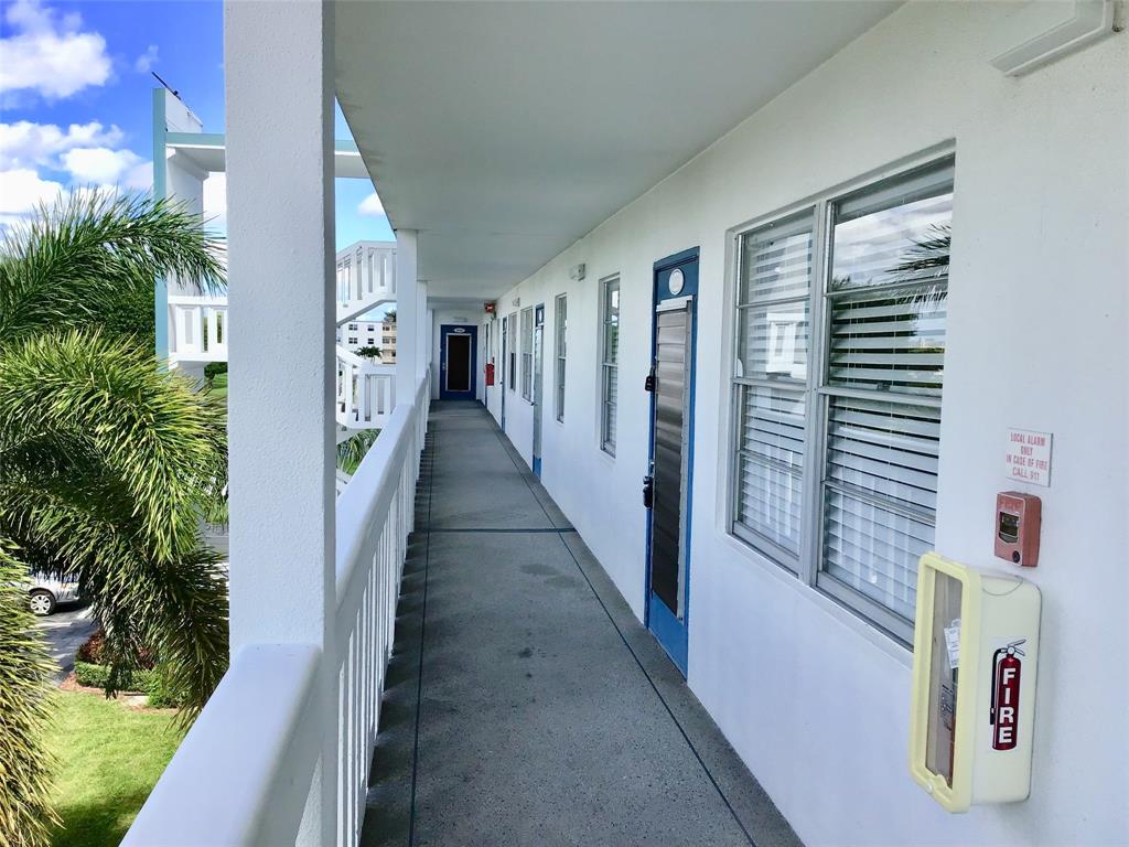 3032 Exeter, Unit 3032 Boca Raton, FL 33434 - Photo 30 of 32 a hallway with windows and stairs