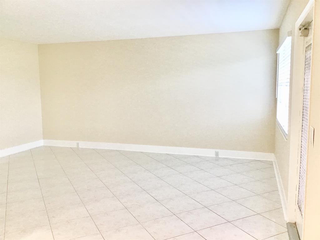 3032 Exeter, Unit 3032 Boca Raton, FL 33434 - Photo 7 of 32 a view of an empty room