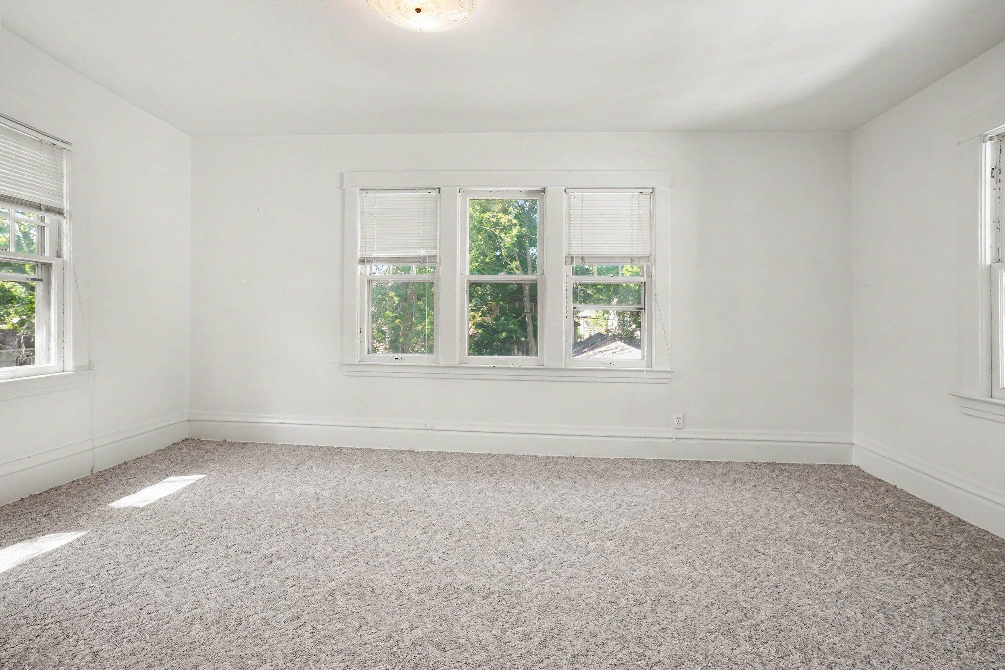1330 West Maple Street Kalamazoo, MI 49008 - Photo 11 of 25 010_file_7020