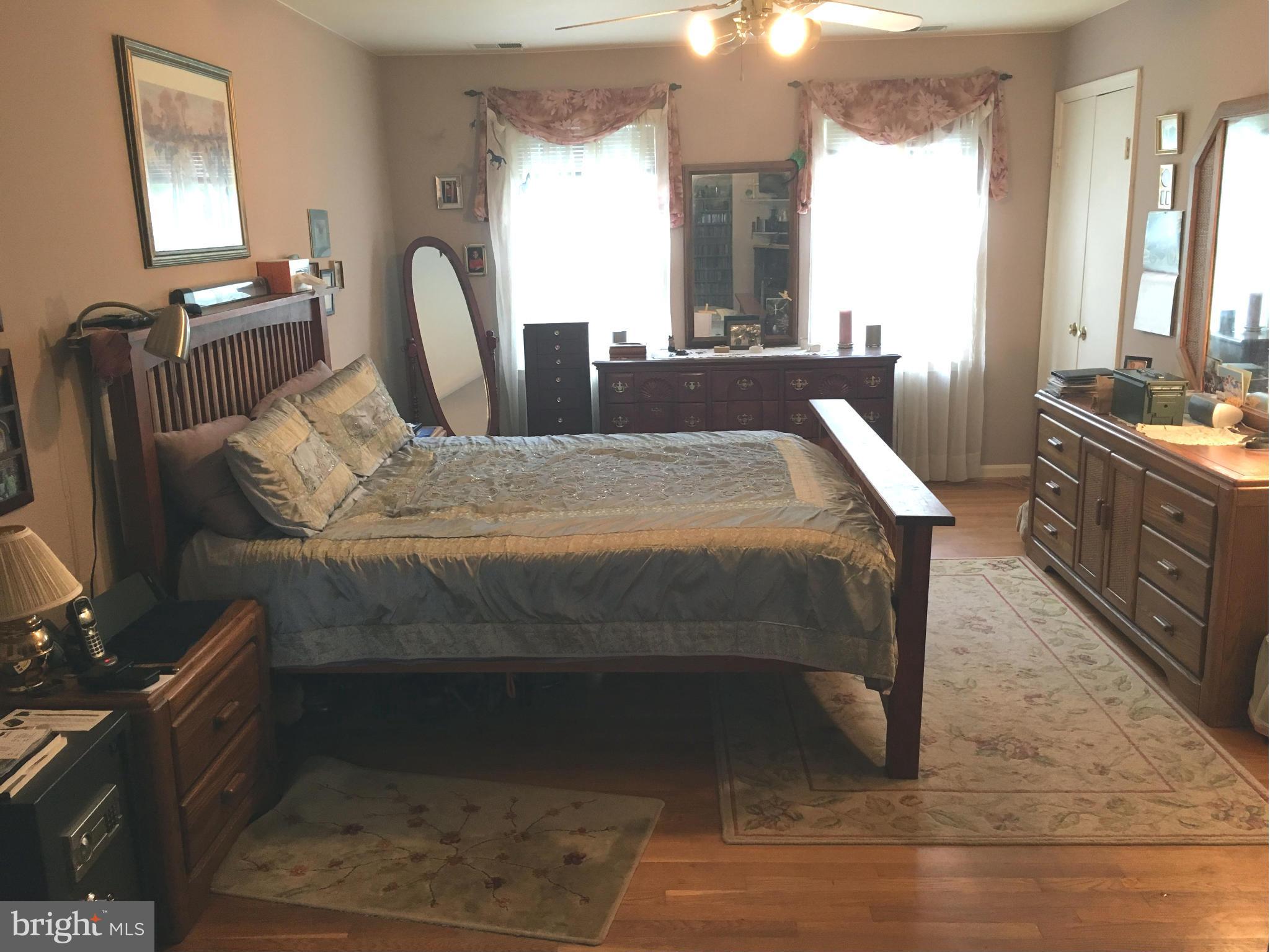 11911 Bennett Road Herndon, VA 20171 - Photo 18 of 27 Bedroom (Master)